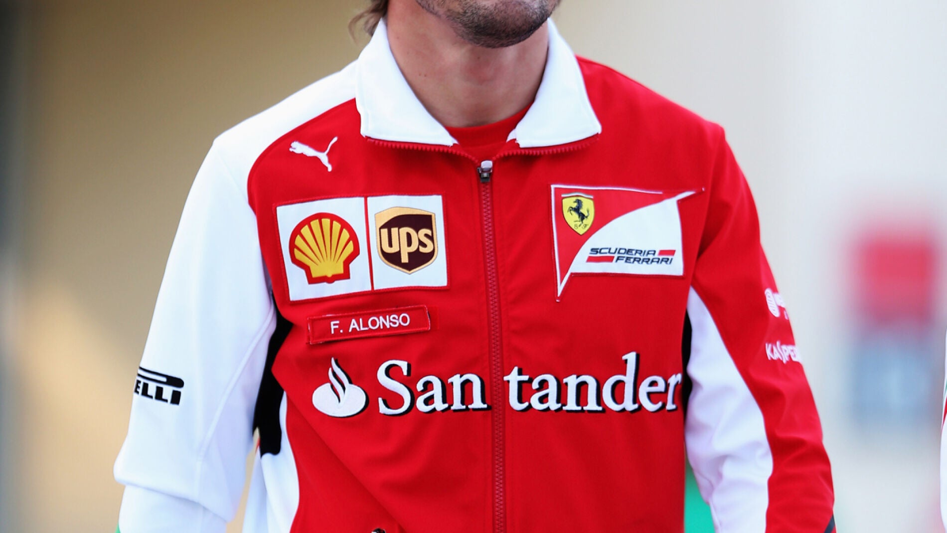 Alonso camina por Bar&eacute;in