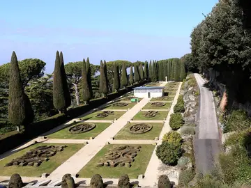 Los jardines de Castel Gandolfo Los jardines de Castel Gandolfo