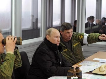 Putin se reúne con su cuerpo de mando.