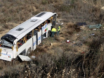 Imagen del autobús que se precipitó con un terraplén Imagen del autobús que se precipitó con un terraplén