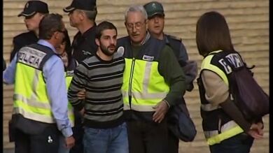 Miguel Carcaño finaliza el 'test de la verdad' y abandona el hospital entre gritos de 