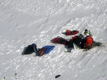 Momento del rescate de los dos montañeros en Gredos Momento del rescate de los dos montañeros en Gredos