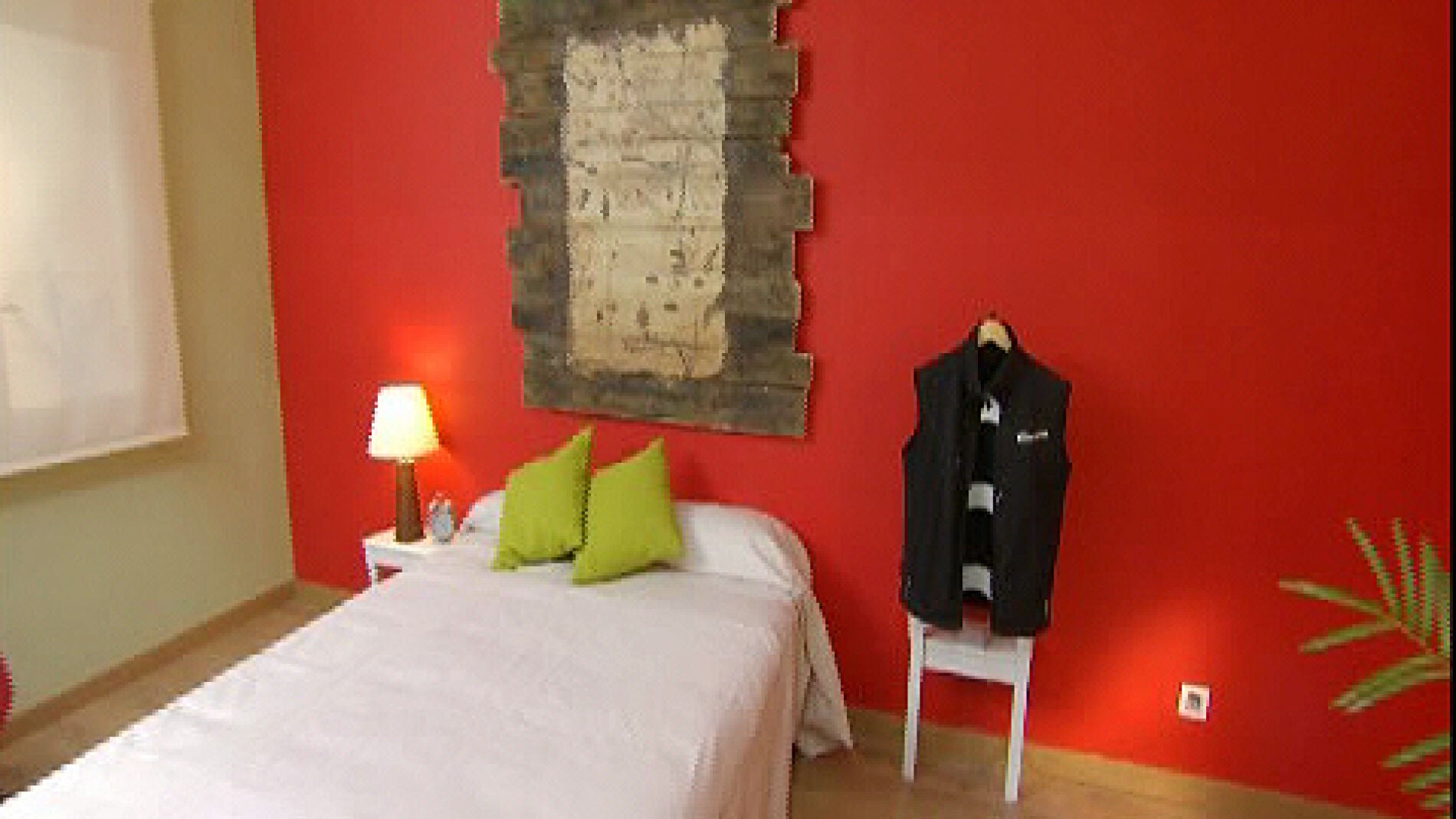 Reciclamos una silla y la convertimos en un gal&aacute;n de noche y una mesa auxiliar