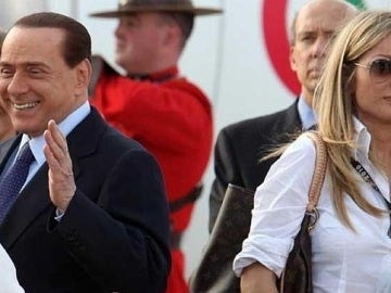 Detienen a la exsecretaria de Berlusconi con 24 kilos de cocaína en su equipaje de mano