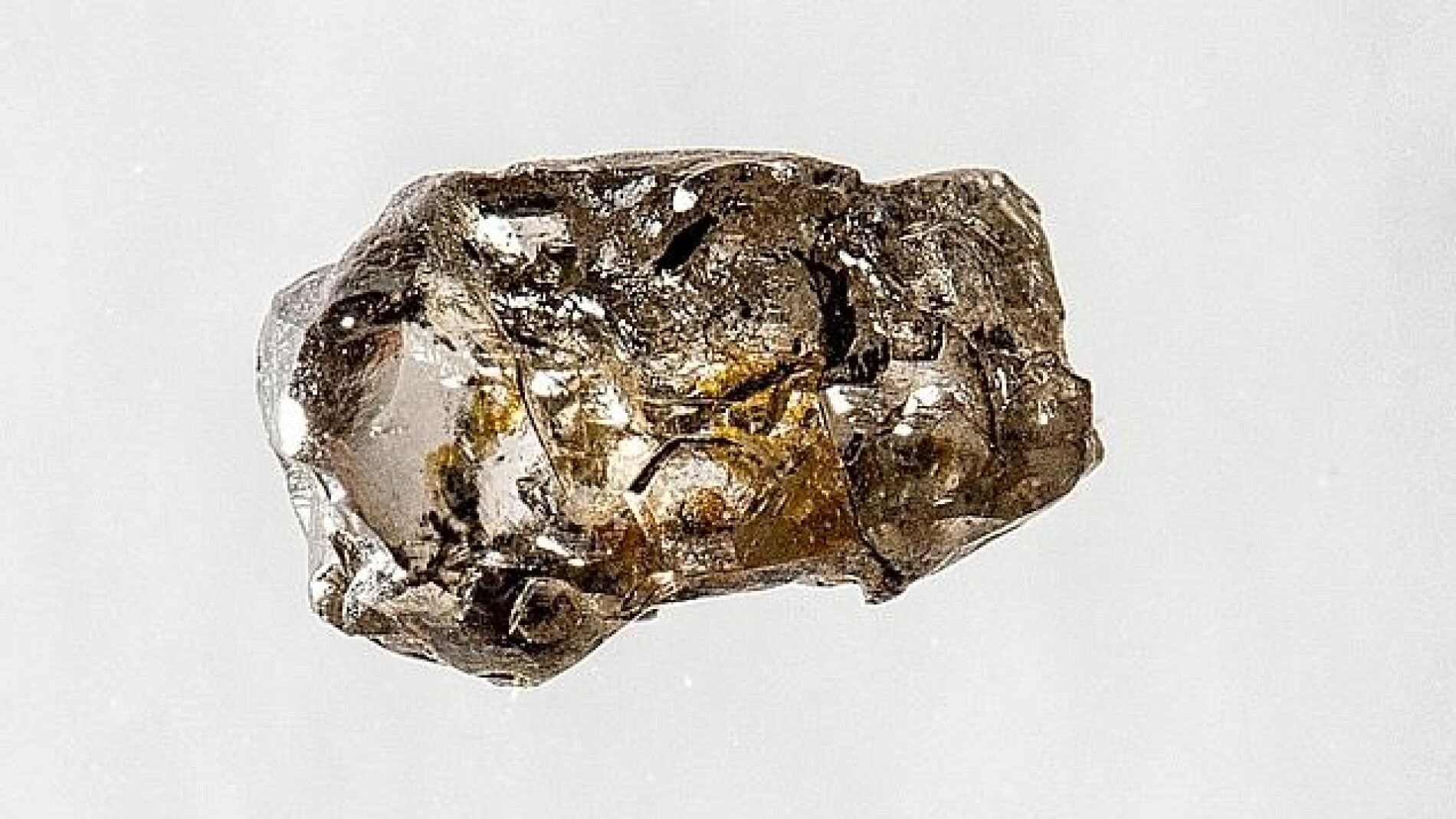 El diamante en el que se encontr&oacute; la ringwoodita 