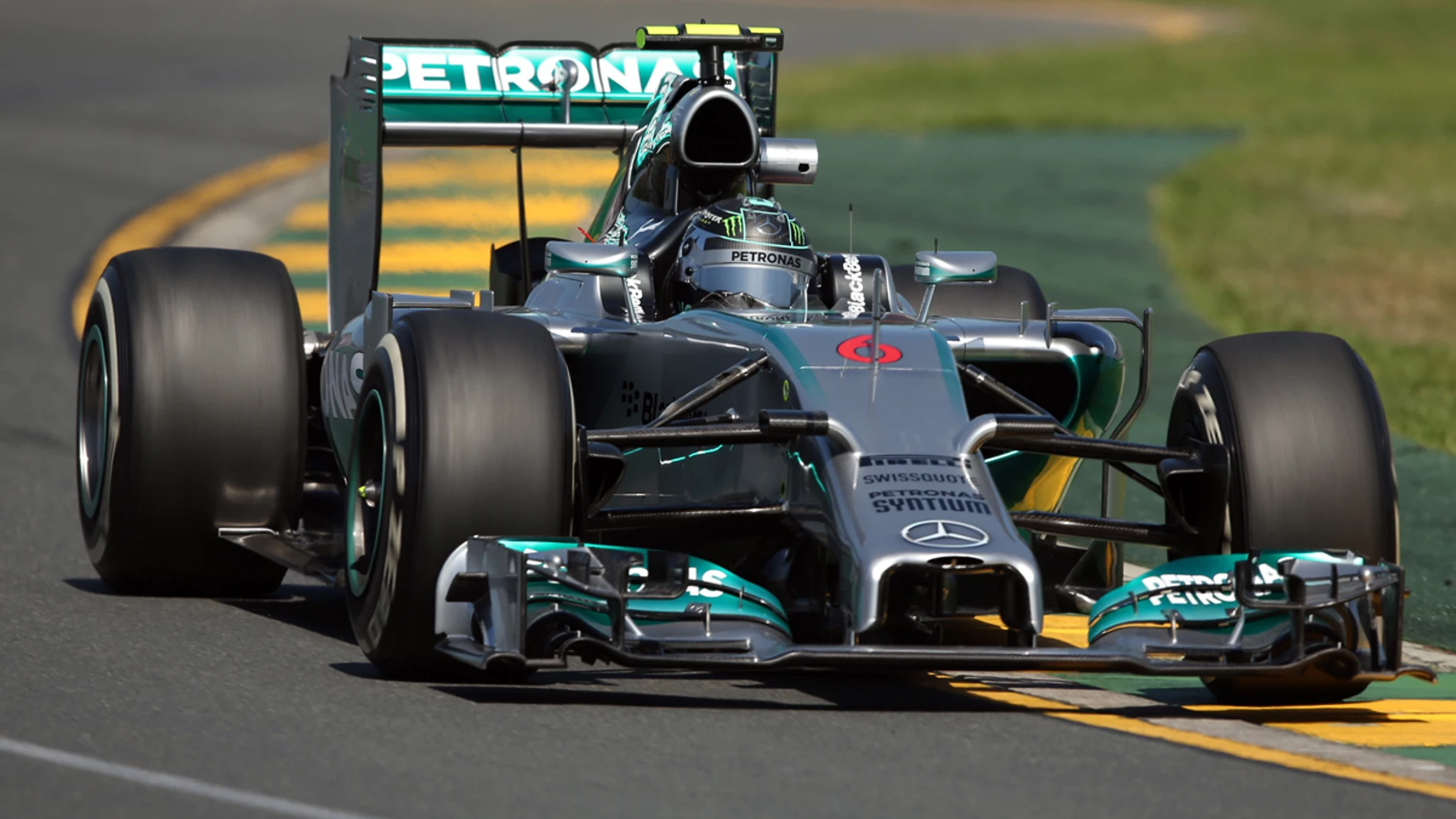 Nico  Rosberg conduce su Mercedes en Albert Park