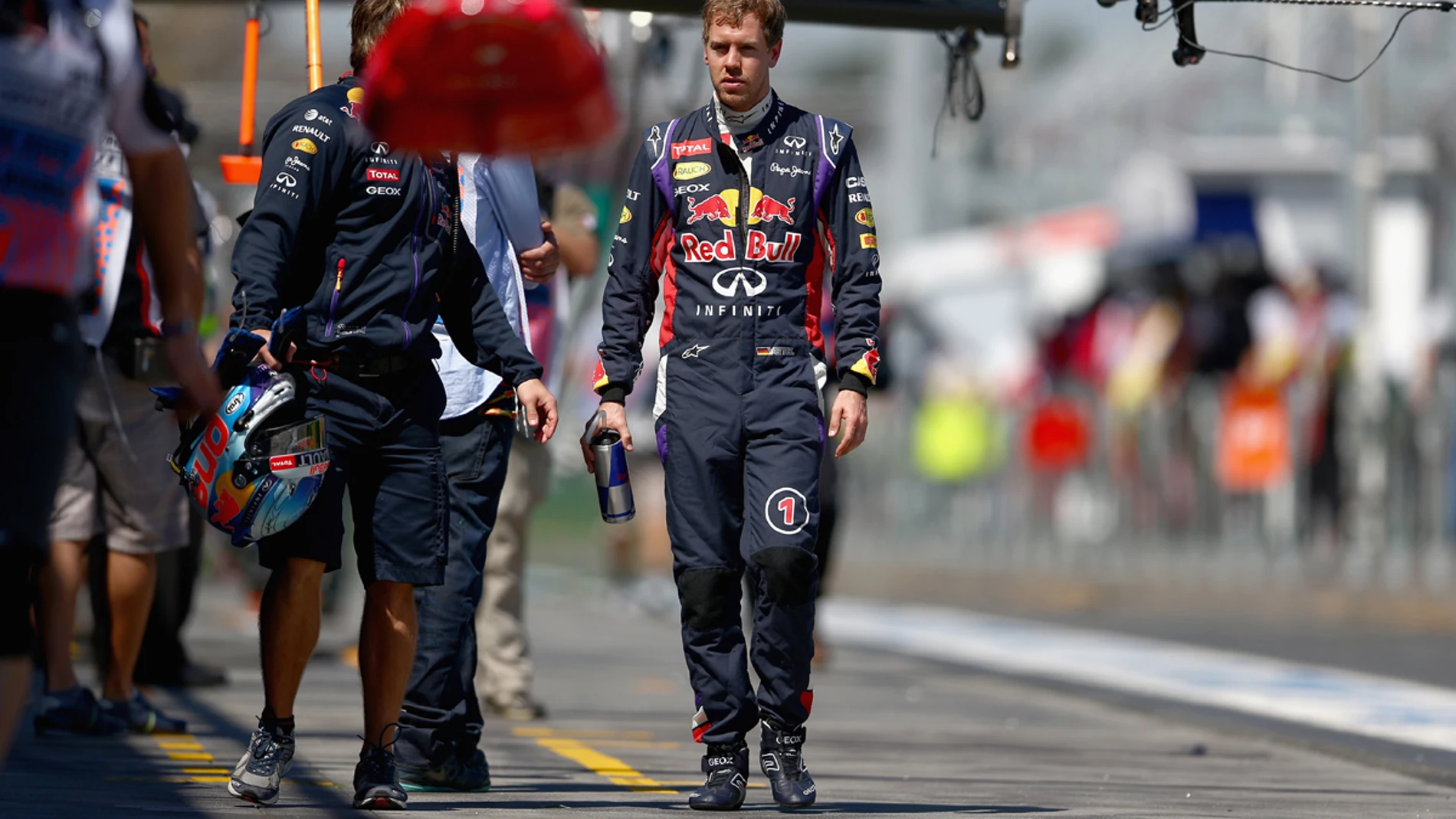 Vettel camina por el paddock
