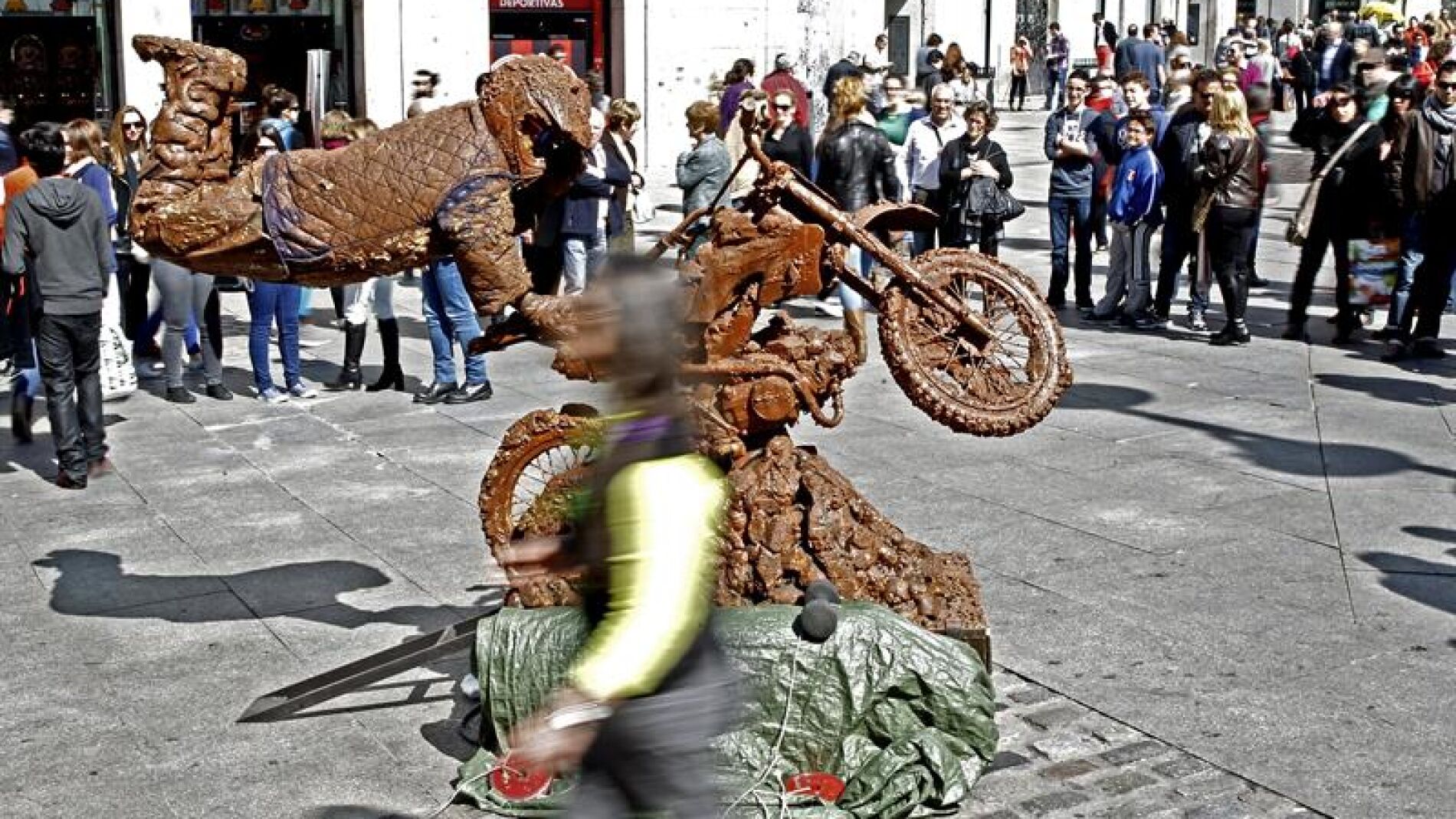 Soleada ma&ntilde;ana en la capital en la Plaza Mayor madrile&ntilde;a