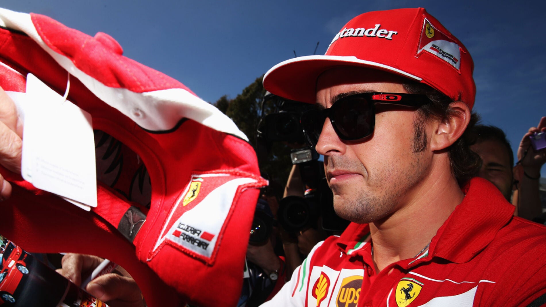 Alonso viste de Ferrari en Albert Park