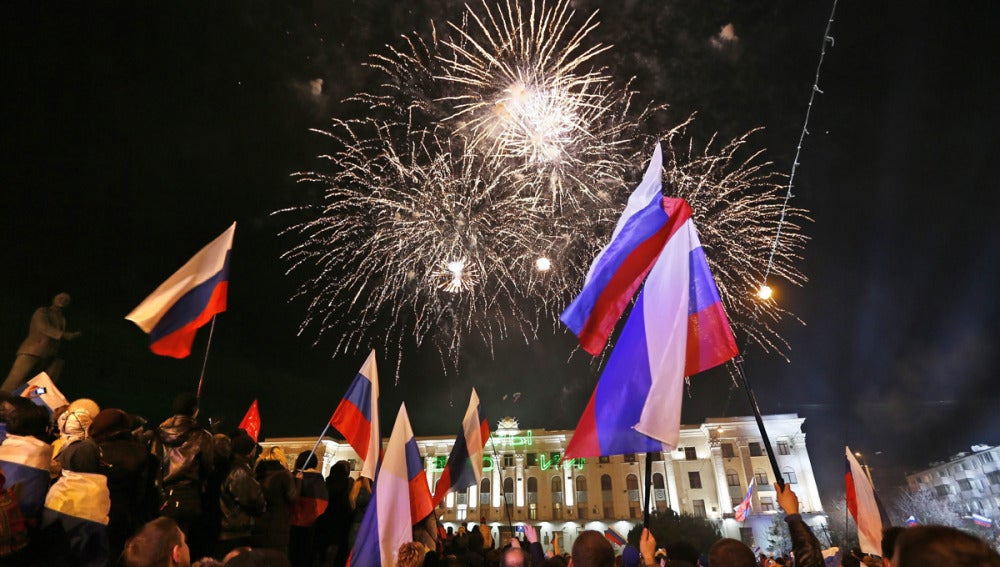Festejos en la Plaza de Lenin en Crimea