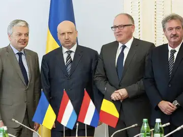 El presidente interino de Ucrania, junto a varios ministros de exteriores europeos El presidente interino de Ucrania, junto a varios ministros de exteriores europeos