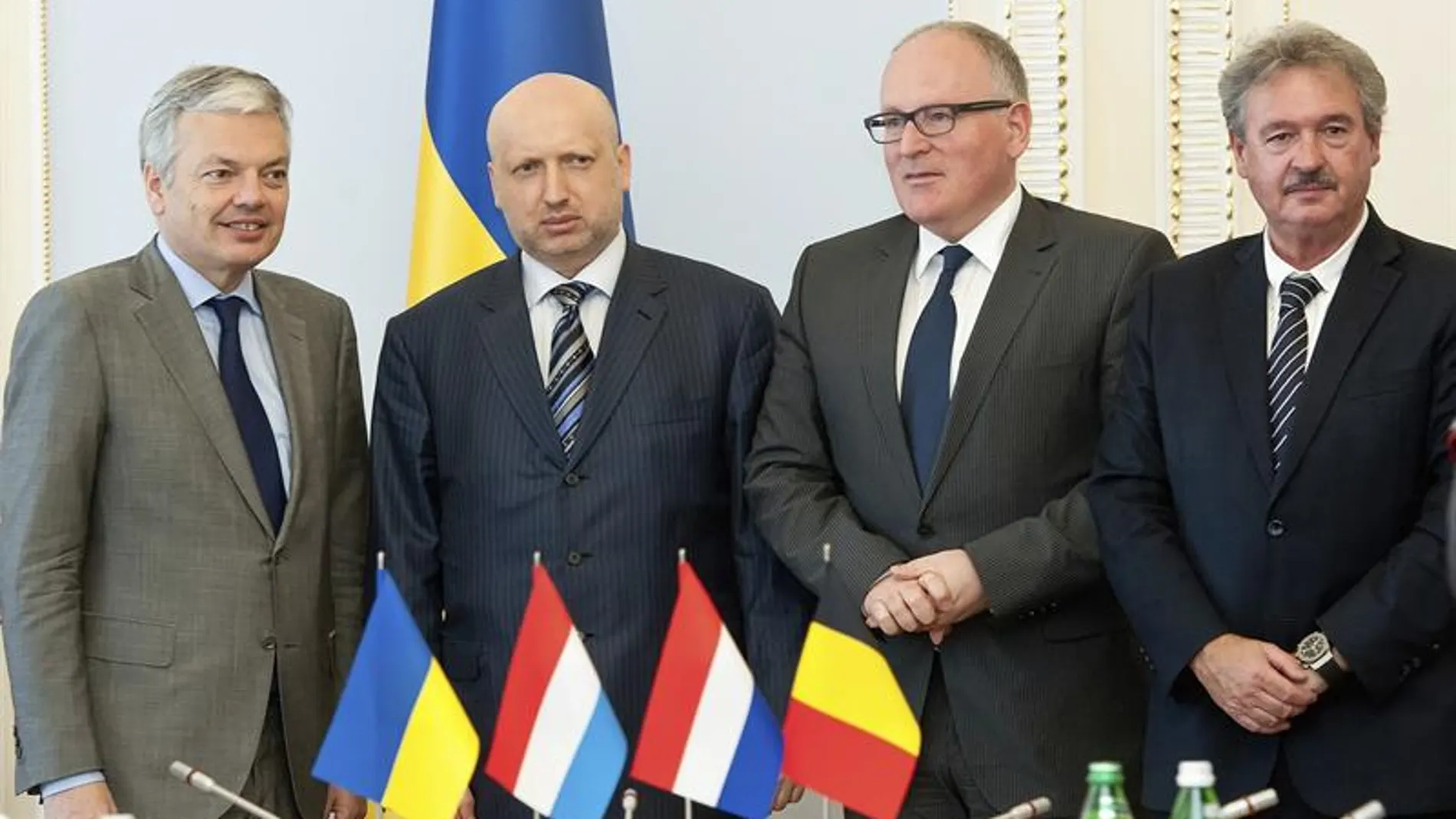 El presidente interino de Ucrania, junto a varios ministros de exteriores europeos El presidente interino de Ucrania, junto a varios ministros de exteriores europeos