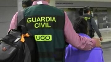   Llegada a España de la niña secuestrada en Bolivia durane siete meses.