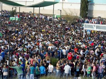 Unos 19.000 jóvenes celebran la Fiesta de la Primavera con un macrobotellón