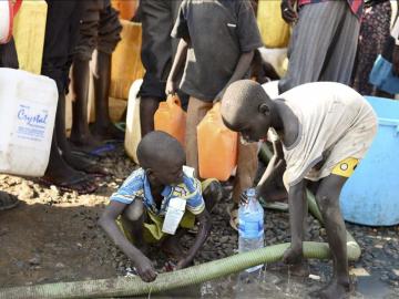 La carencia de un suministro adecuado de agua expone a los niños a enfermedades como el cólera