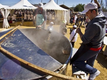 Preparación del cocido más grande del mundo