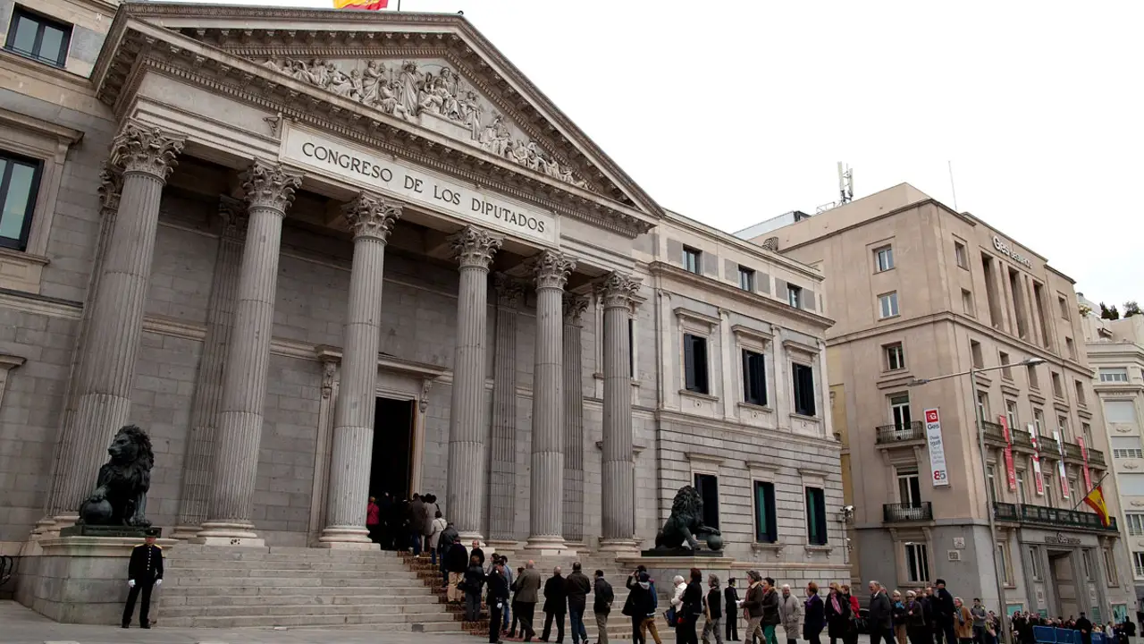 El Congreso se llena para dar el adiós a Adolfo Suárez
