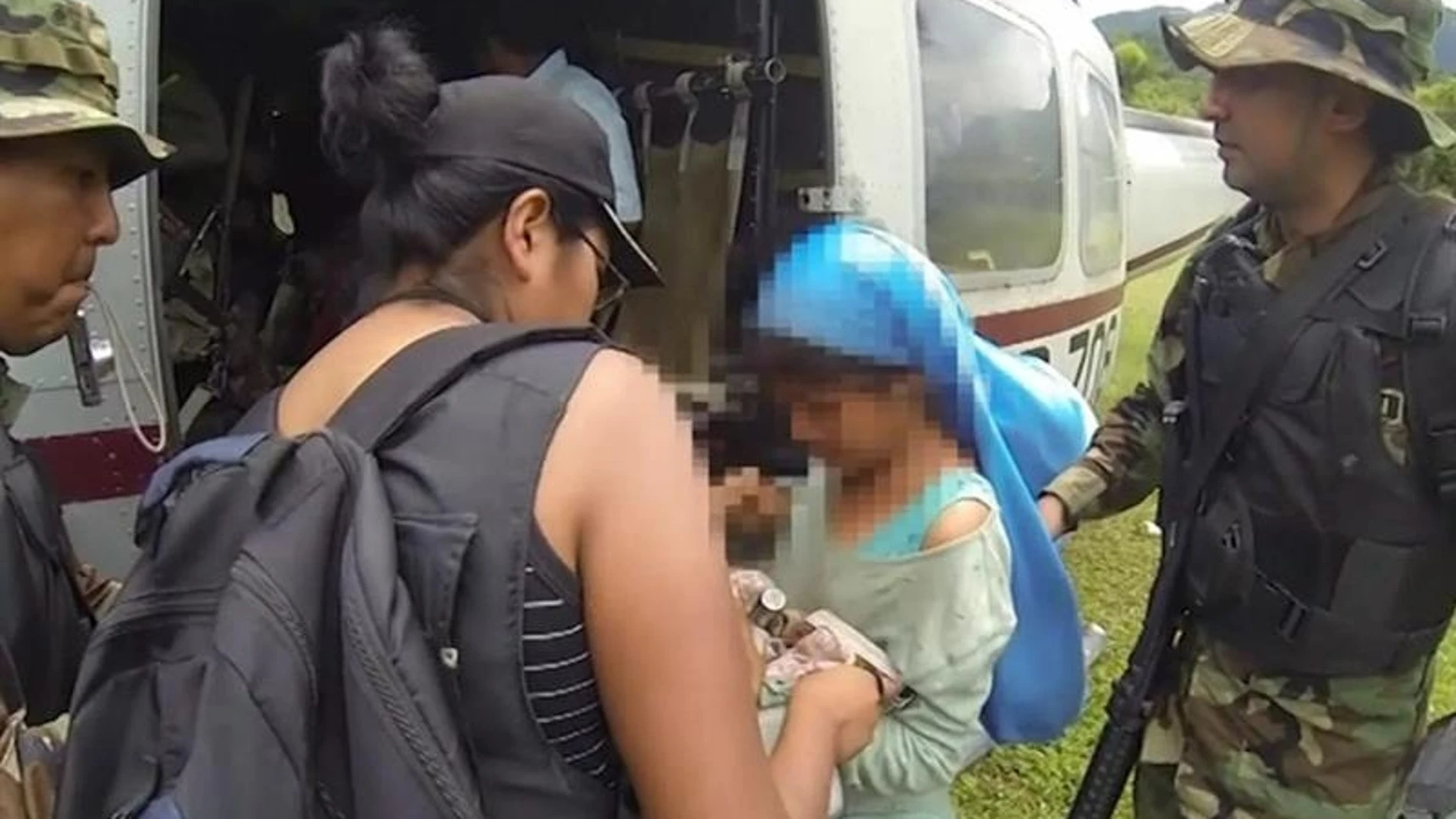 Los padres de la niña secuestrada en Bolivia aseguran que la dejaron viajar por 'papeles' Los padres de la niña secuestrada en Bolivia aseguran que la dejaron viajar por 'papeles'