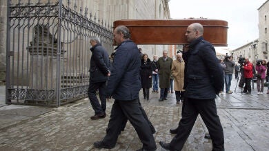 Los restos mortales de Amparo Illana esperan en la catedral de Ávila al féretro de Adolfo Suárez