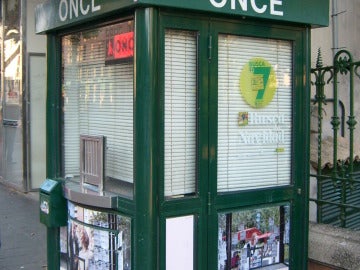 Un kiosko de la ONCE en la calle