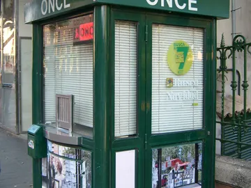 Un kiosko de la ONCE en la calle Un kiosko de la ONCE en la calle