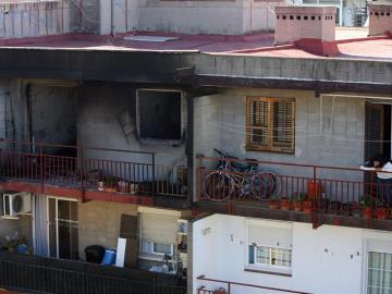 Restos del piso incendiado en El Vendrell