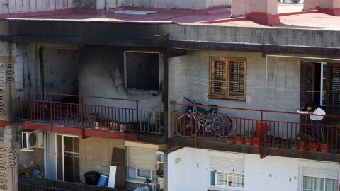 Restos del piso incendiado en El Vendrell