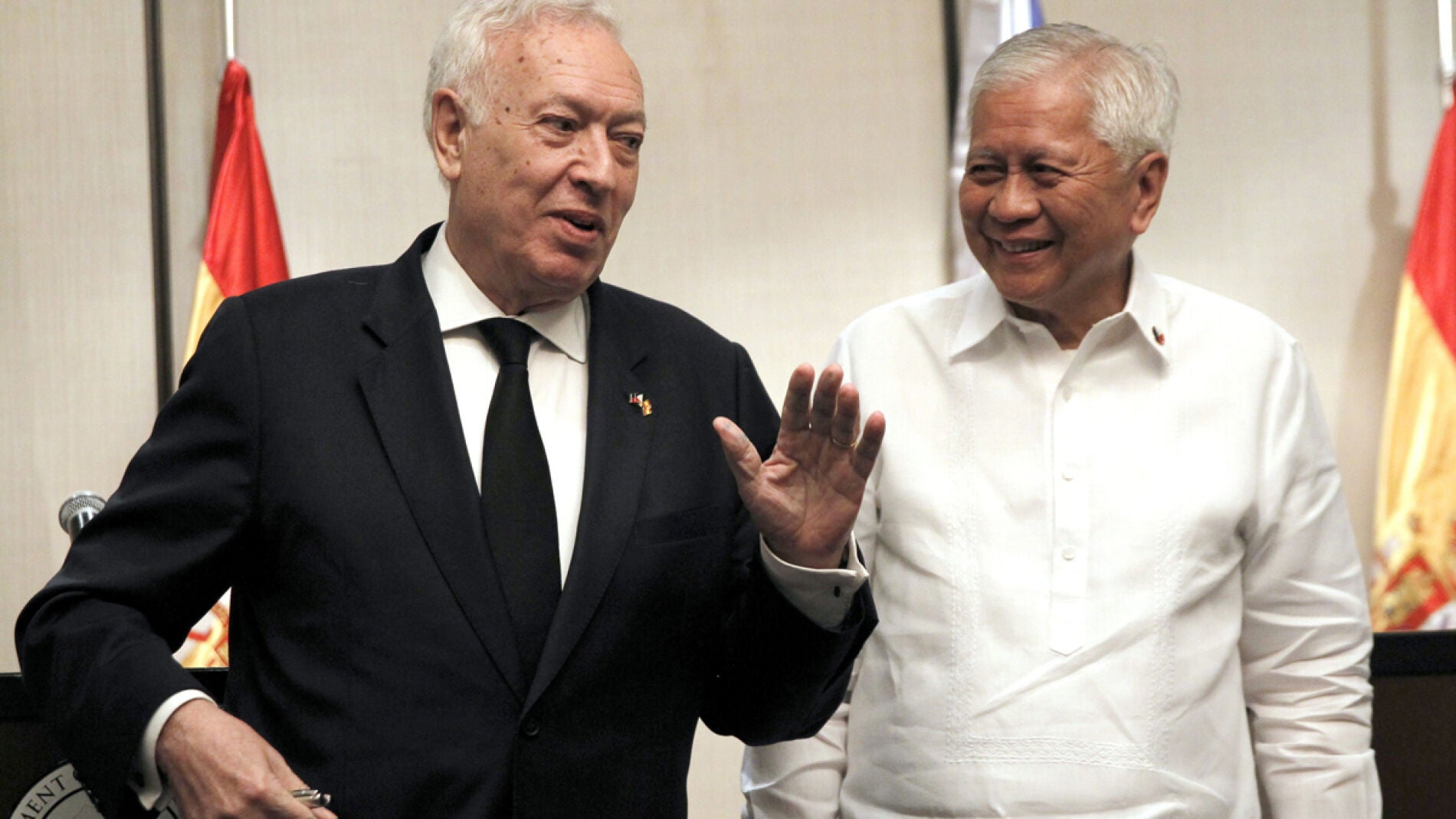Jos&eacute; Manuel Garc&iacute;a-Margallo y su hom&oacute;logo filipino