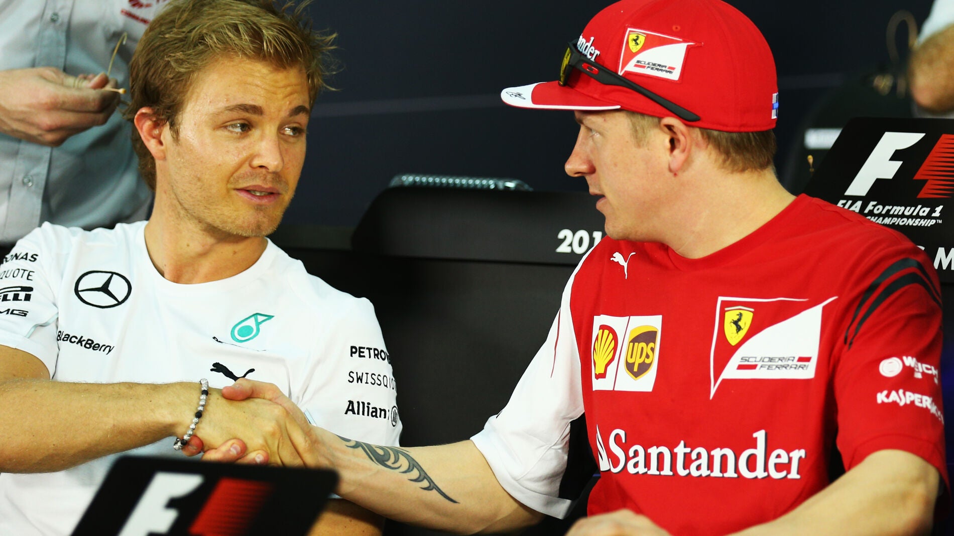 Rosberg y Raikkonen se saludan