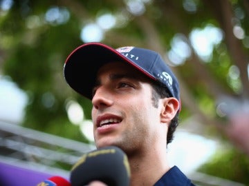 Ricciardo atiende a los medios