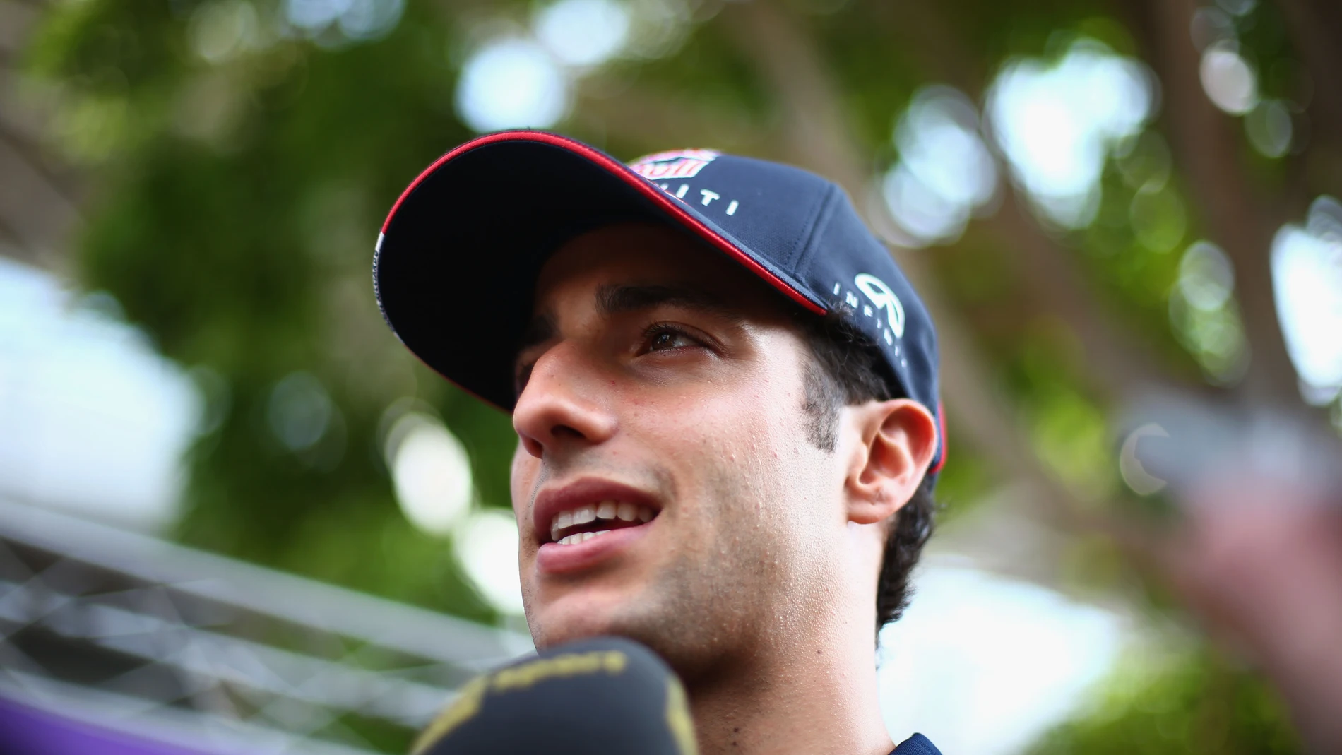 Ricciardo atiende a los medios