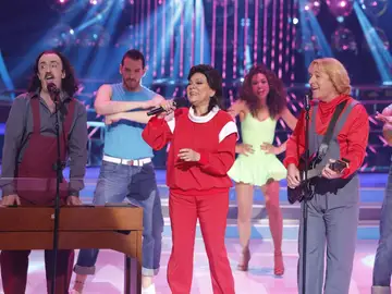Ángela Carrasco, Santi Rodríguez y José Manuel Soto imitan a Ricchi e Poveri Ángela Carrasco, Santi Rodríguez y José Manuel Soto imitan a Ricchi e Poveri