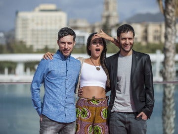 El director Pau Teixedor y los actores Oona Chaplín y Andrés Gertrudix