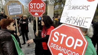 Aroa y Laura, una pareja de lesbianas con tres menores a su cargo, serán desahuciadas por el obispado de Getafe