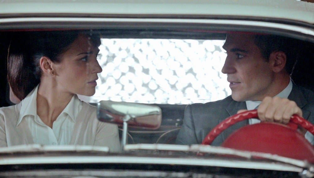 Alberto le da una respuesta a Ana