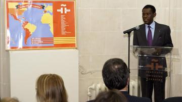 Obiang durante su conferencia en el Instituto Cervantes en Bruselas