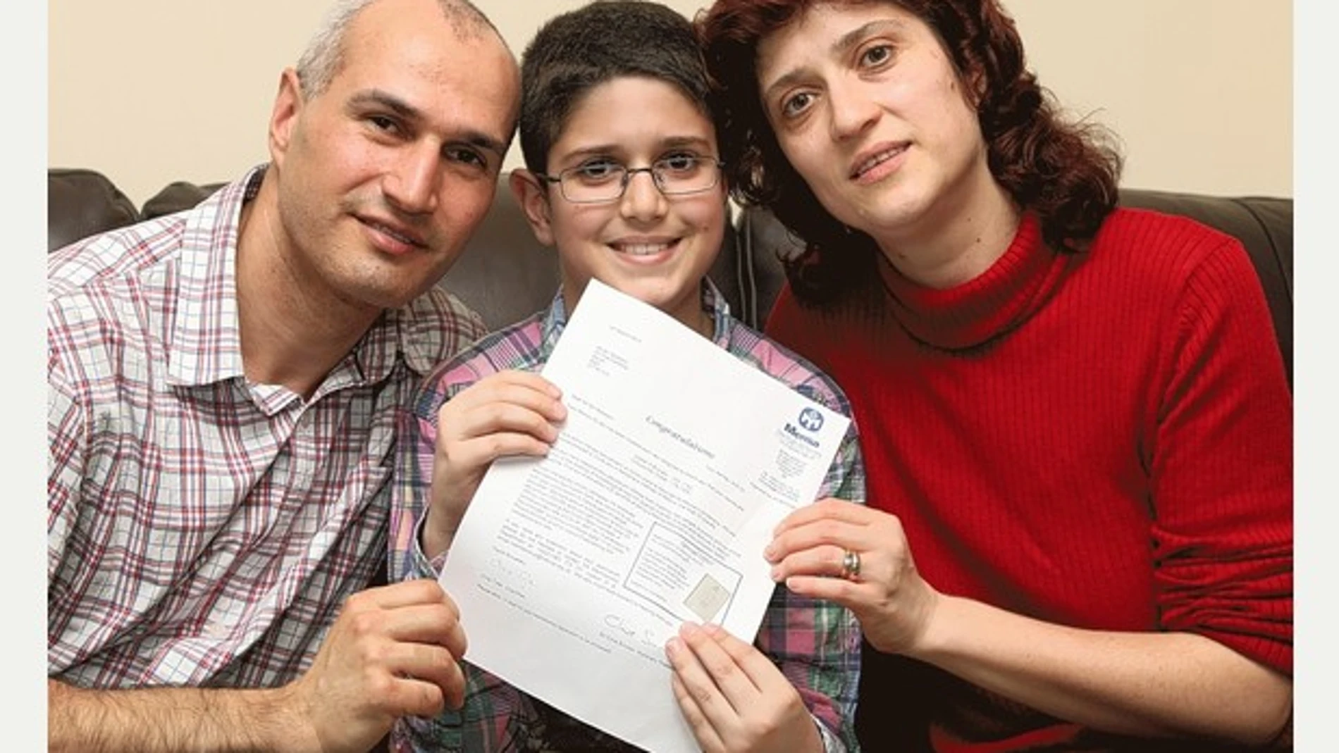Iulian Barascu celebra su alto coeficiente intelectual sus padres Iulian Barascu celebra su alto coeficiente intelectual sus padres