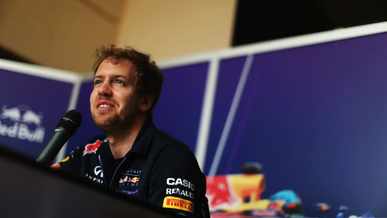 Vettel atiende a la prensa