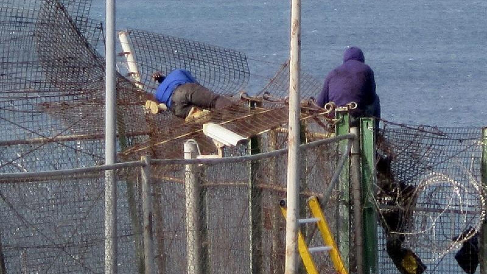Un total de 140 inmigrantes ha logrado entrar a Melilla tras un salto masivo