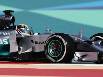 Hamilton muestra el poder del Mercedes