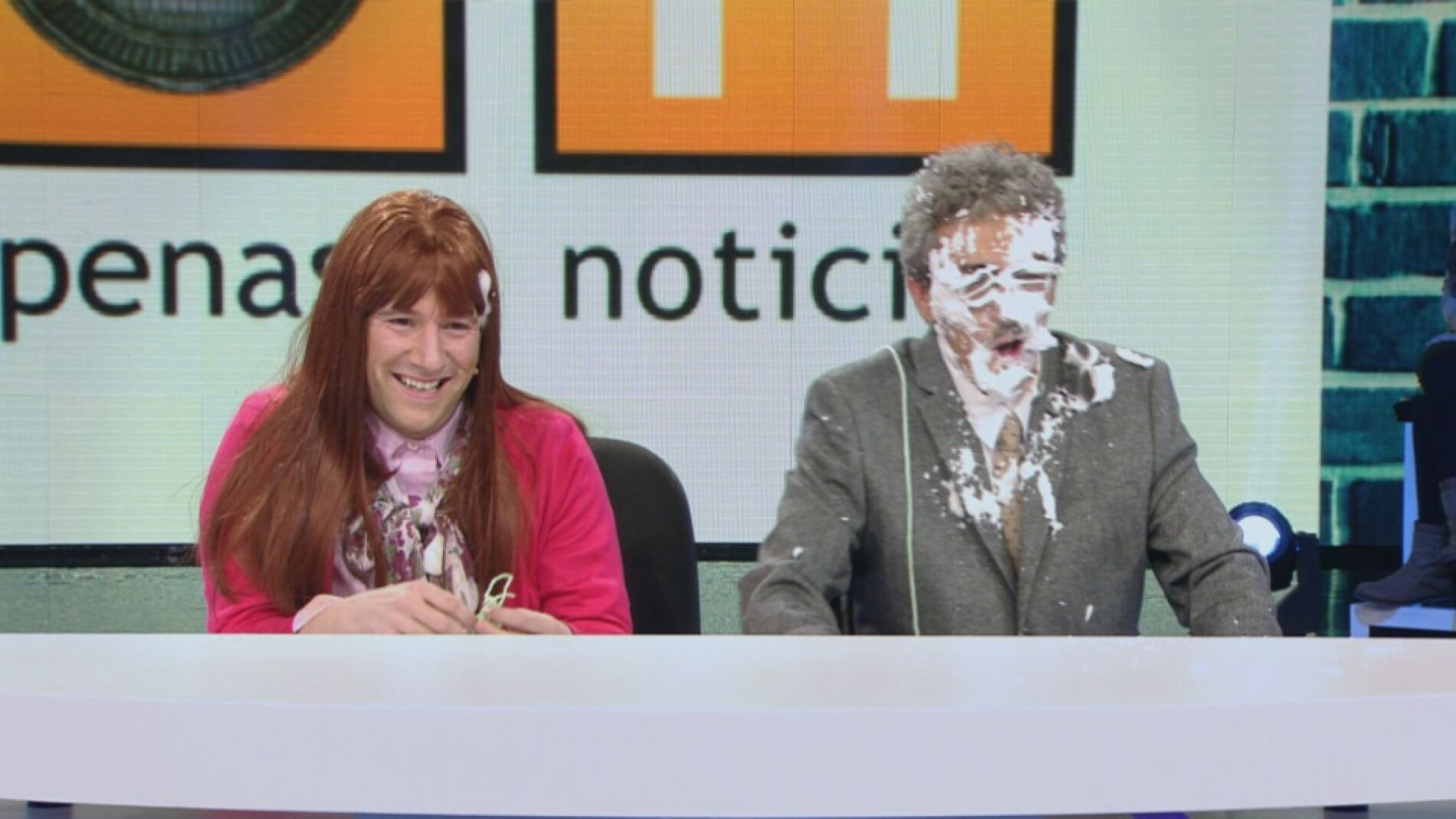 Apenas 3 Noticias - Un informativo de lo m&aacute;s pringoso