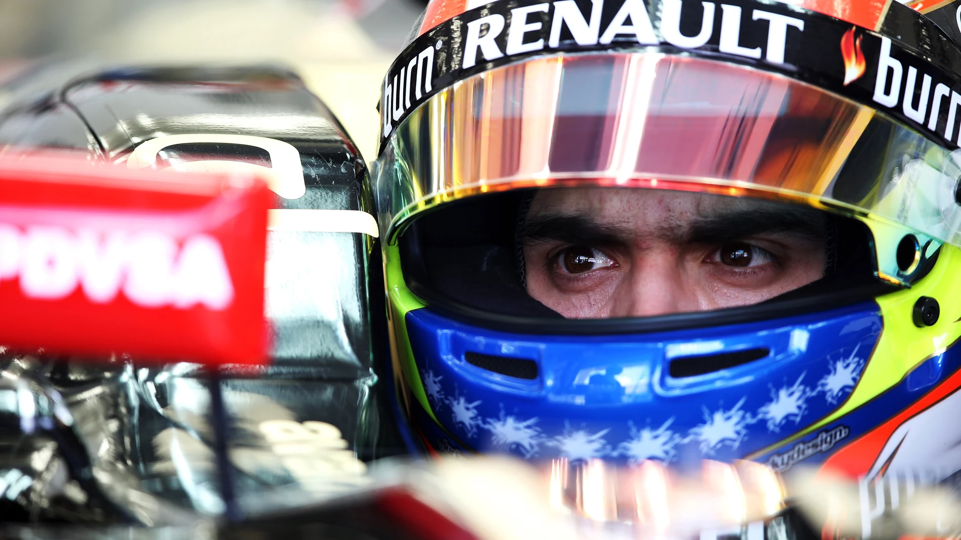 Pastor Maldonado, dentro de su monoplaza