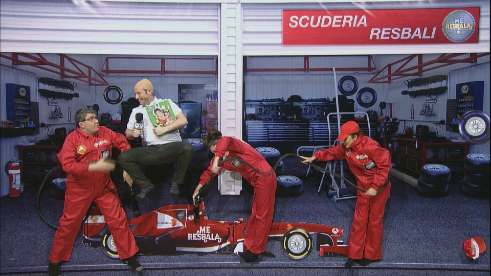 Esta Consuelo - Desastre en los boxes de Me Resbala