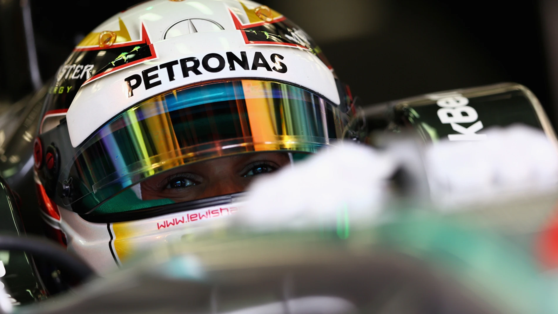Lewis Hamilton, en el cockpit del Mercedes