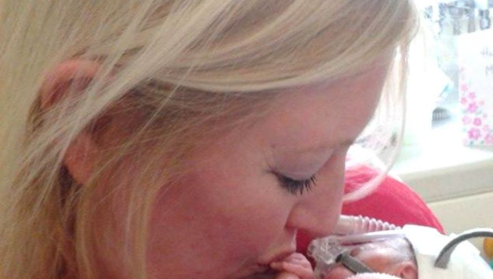Emily Cressey con su bebé