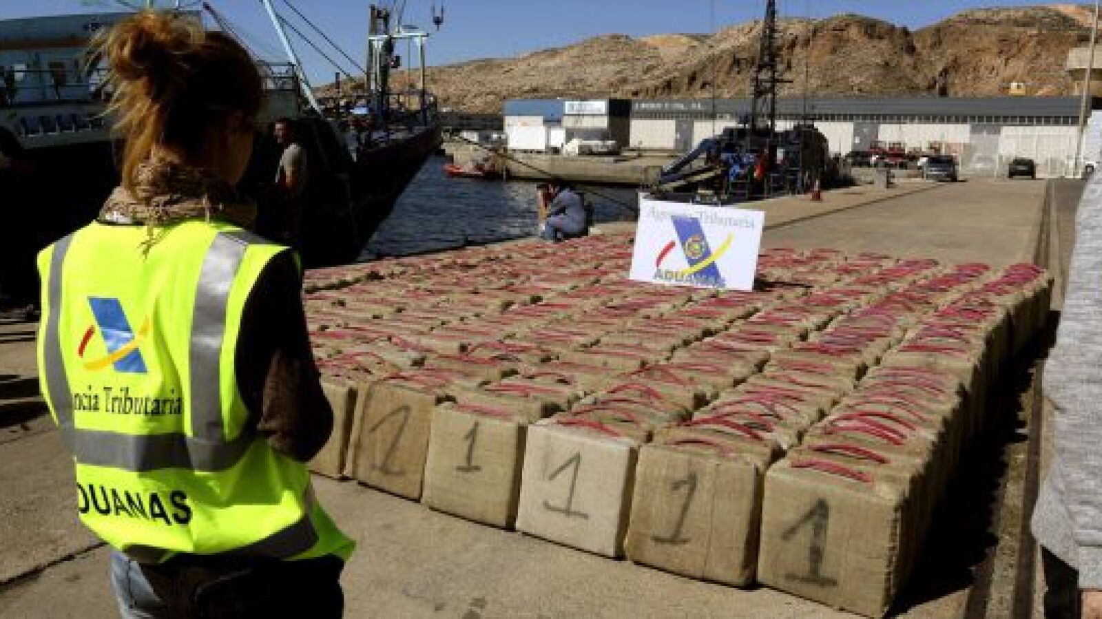 ¿Cómo se organizan y cuánto pueden llegar a cobrar los narcotraficantes según el trabajo que realicen?