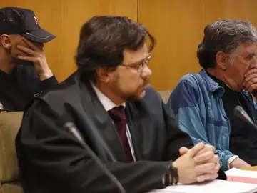 Momento del juicio que se inicia en la Audiencia Provincial contra el falso cura Momento del juicio que se inicia en la Audiencia Provincial contra el falso cura