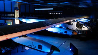 Presentan en Suiza el primer avión solar que dará la vuelta al mundo en 2015