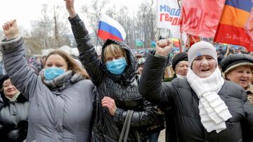 Manifestantes en Donetsk