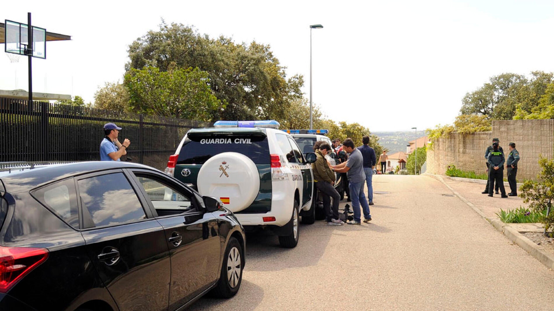 La Guardia Civil realizando sus investigaciones
